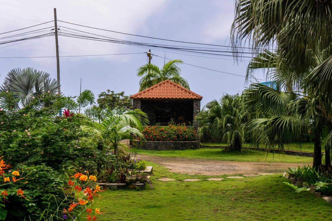 Emoyeni Gardens Hotel Sao Tome Exterior photo