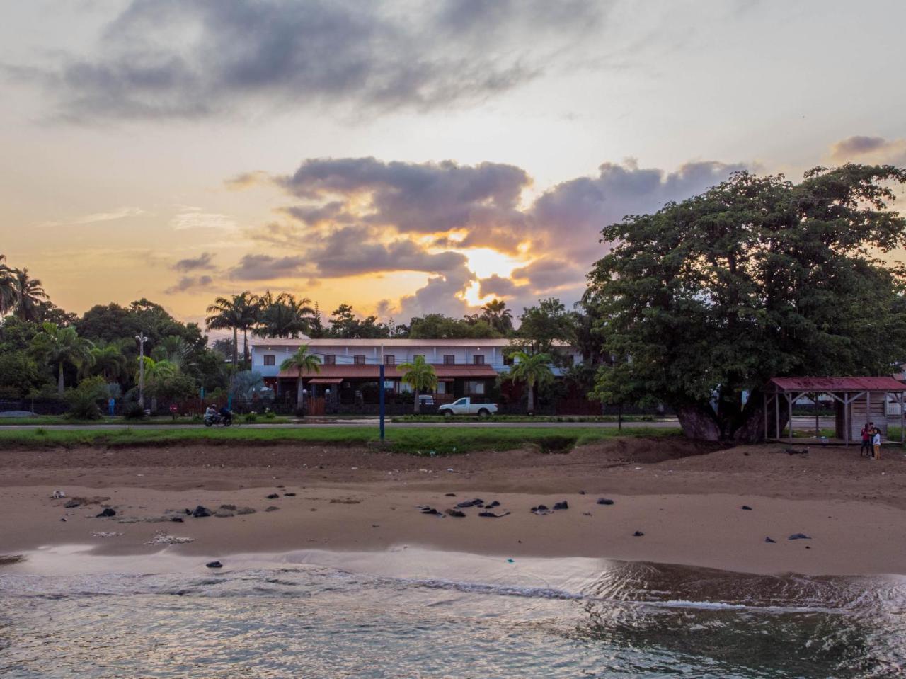 Emoyeni Gardens Hotel Sao Tome Exterior photo